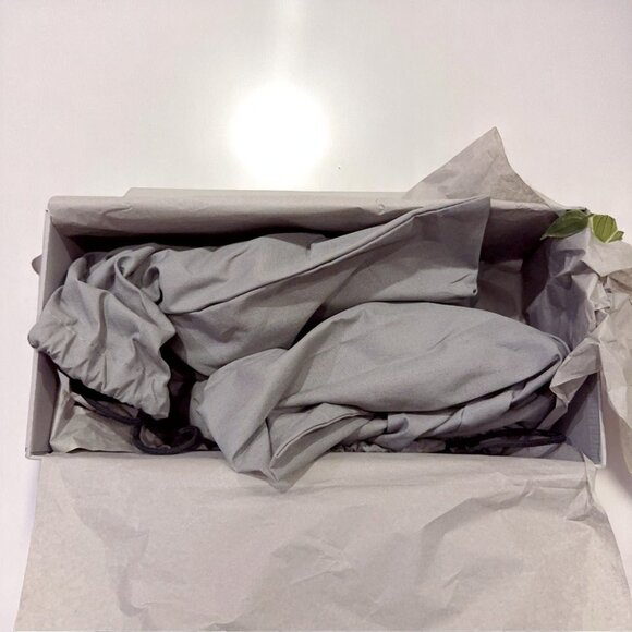 NIB Authentic Balenciaga Women's Black and White Logo Pool Slide Sandal - Picture 5 of 6